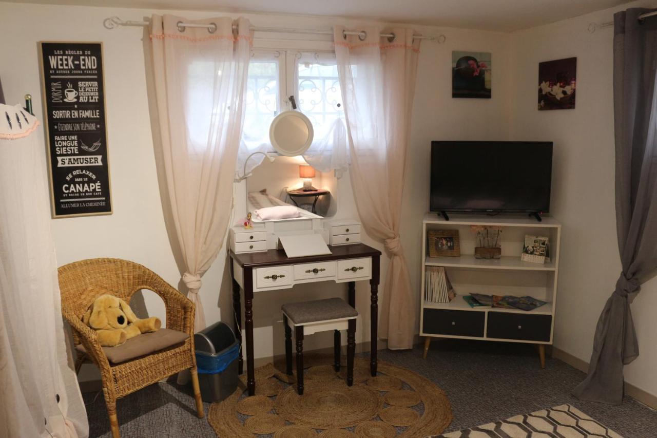Chez Delphine Bed & Breakfast Амбоаз Екстериор снимка