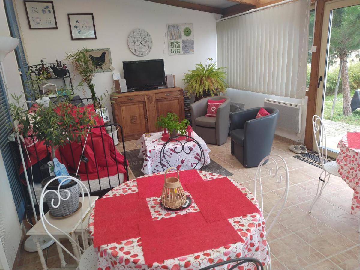 Chez Delphine Bed & Breakfast Амбоаз Екстериор снимка
